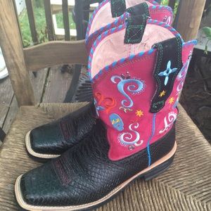 Artist skull boots